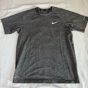 Nike Men's Hydroguard Dri-FIT Swim Medium Top UPF 40+ Stretch Rash Guard Gray